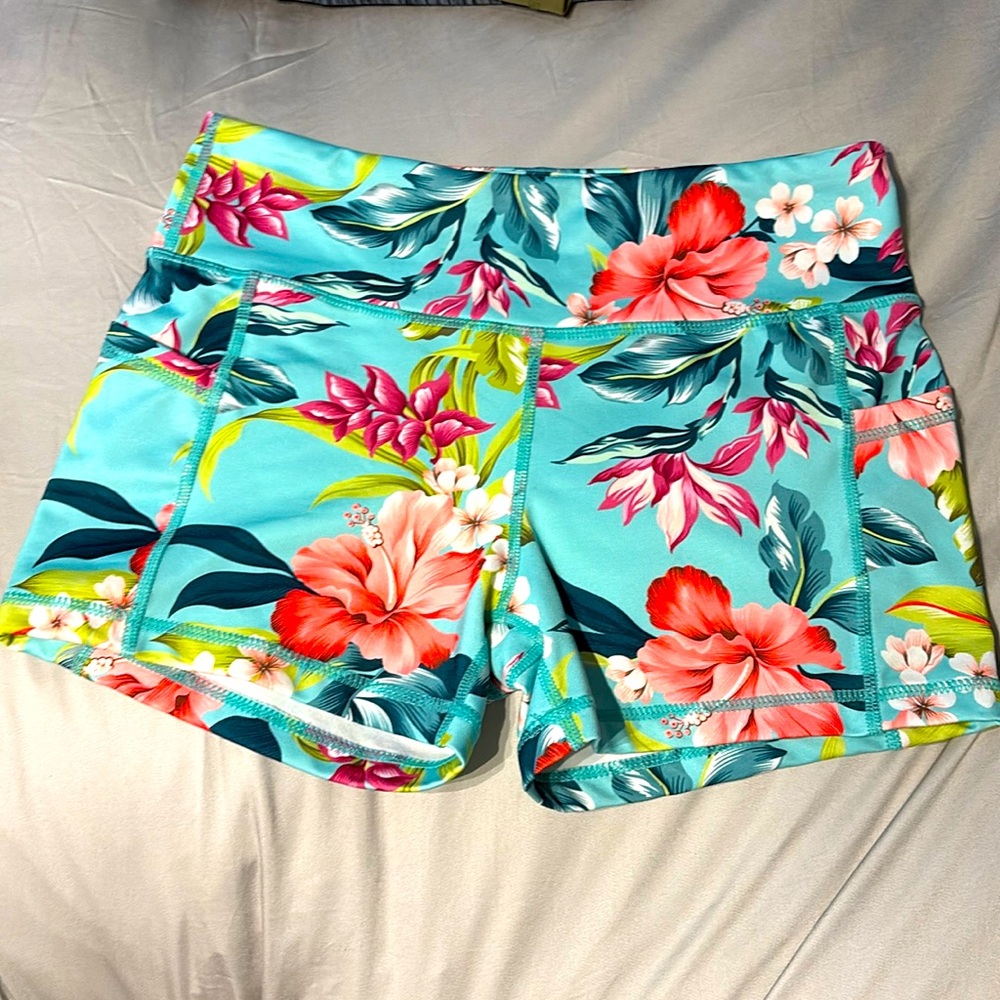 IAB Women's Athletic Shorts - floral
SIZE 6 / small
3 inch
